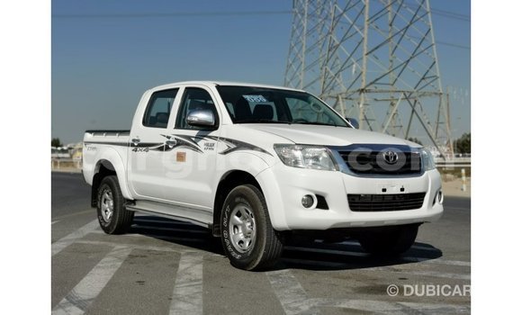 Sayi Imported Toyota Hilux White Mota in Import - Dubai a Ashanti Sayi Imported Toyota Hilux White Mota in Import - Dubai a Ashanti