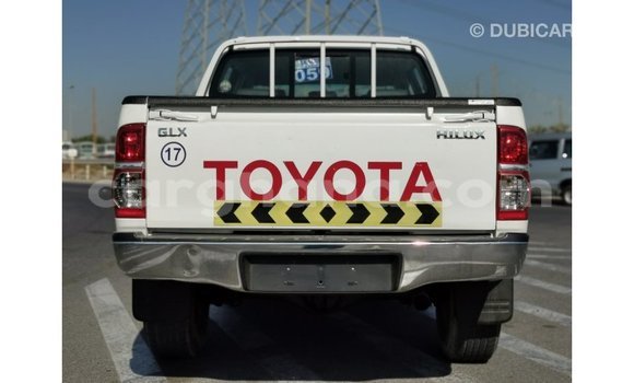 Sayi Imported Toyota Hilux White Mota in Import - Dubai a Ashanti Sayi Imported Toyota Hilux White Mota in Import - Dubai a Ashanti