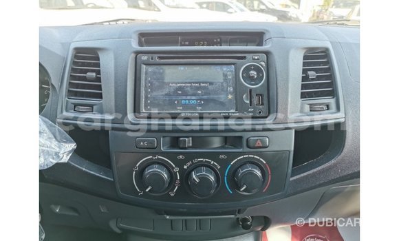 Sayi Imported Toyota Hilux White Mota in Import - Dubai a Ashanti Sayi Imported Toyota Hilux White Mota in Import - Dubai a Ashanti
