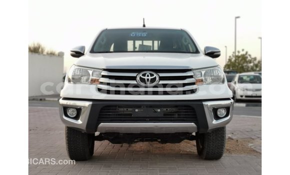 Sayi Imported Toyota Hilux White Mota in Import - Dubai a Ashanti Sayi Imported Toyota Hilux White Mota in Import - Dubai a Ashanti