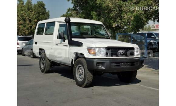 Sayi Imported Toyota Land Cruiser White Mota in Import - Dubai a Ashanti Sayi Imported Toyota Land Cruiser White Mota in Import - Dubai a Ashanti