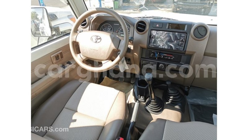 Big with watermark toyota land cruiser ashanti import dubai 15061