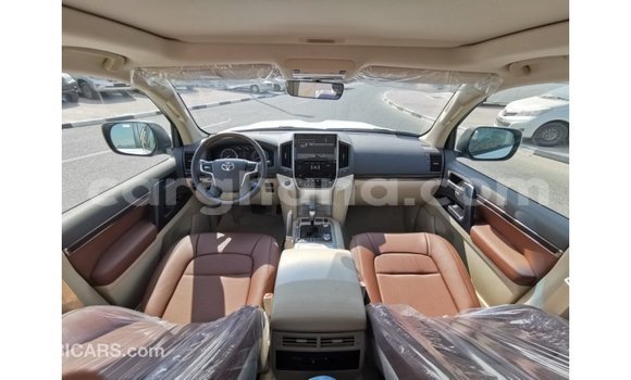 Buy Import Toyota Land Cruiser White Car in Import - Dubai in Ashanti Buy Import Toyota Land Cruiser White Car in Import - Dubai in Ashanti