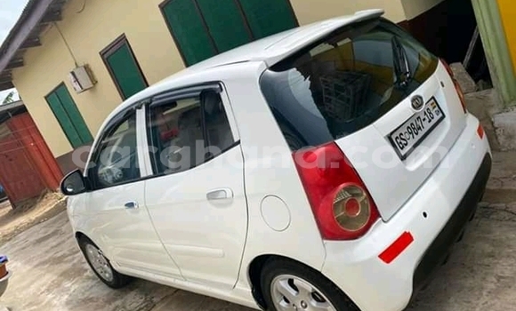 Ra Àlòkù Toyota Corolla funfun Ọkọ̀ in Berekum ni Brong-Ahafo Ra Àlòkù Toyota Corolla funfun Ọkọ̀ in Berekum ni Brong-Ahafo