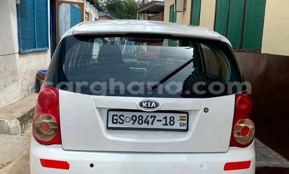 Ra Àlòkù Toyota Corolla funfun Ọkọ̀ in Berekum ni Brong-Ahafo Ra Àlòkù Toyota Corolla funfun Ọkọ̀ in Berekum ni Brong-Ahafo