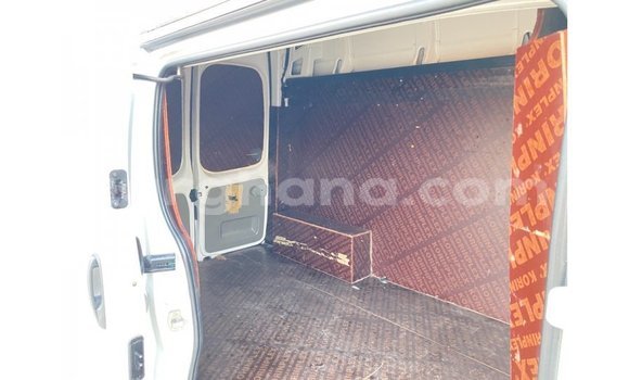 Sayi Imported Renault Trafic White Babbar mota in Import - Dubai a Ashanti Sayi Imported Renault Trafic White Babbar mota in Import - Dubai a Ashanti