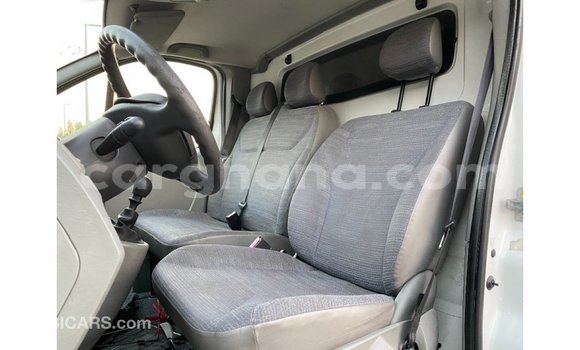 Sayi Imported Renault Trafic White Babbar mota in Import - Dubai a Ashanti Sayi Imported Renault Trafic White Babbar mota in Import - Dubai a Ashanti