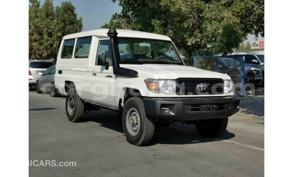 Sayi Imported Toyota Land Cruiser White Mota in Import - Dubai a Ashanti Sayi Imported Toyota Land Cruiser White Mota in Import - Dubai a Ashanti