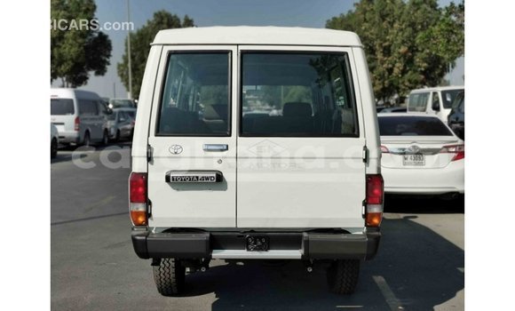Sayi Imported Toyota Land Cruiser White Mota in Import - Dubai a Ashanti Sayi Imported Toyota Land Cruiser White Mota in Import - Dubai a Ashanti