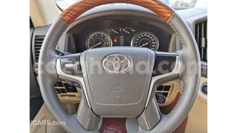 Big with watermark toyota land cruiser ashanti import dubai 15103