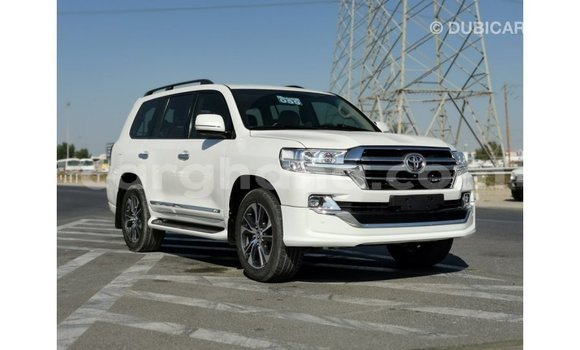Sayi Imported Toyota Land Cruiser White Mota in Import - Dubai a Ashanti Sayi Imported Toyota Land Cruiser White Mota in Import - Dubai a Ashanti