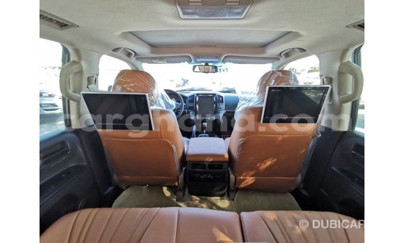 Sayi Imported Toyota Land Cruiser White Mota in Import - Dubai a Ashanti Sayi Imported Toyota Land Cruiser White Mota in Import - Dubai a Ashanti