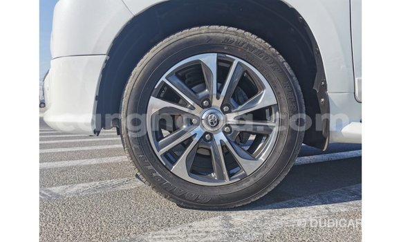 Sayi Imported Toyota Land Cruiser White Mota in Import - Dubai a Ashanti Sayi Imported Toyota Land Cruiser White Mota in Import - Dubai a Ashanti
