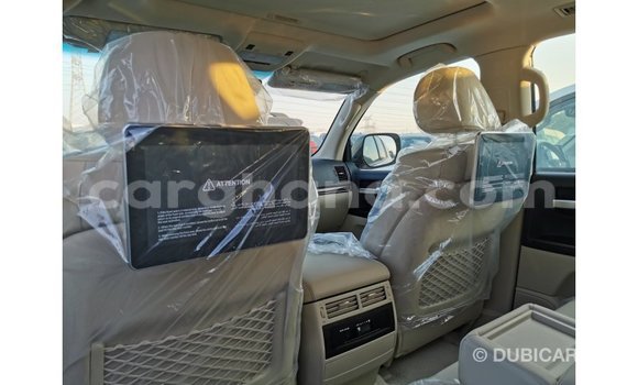 Sayi Imported Toyota Land Cruiser White Mota in Import - Dubai a Ashanti Sayi Imported Toyota Land Cruiser White Mota in Import - Dubai a Ashanti