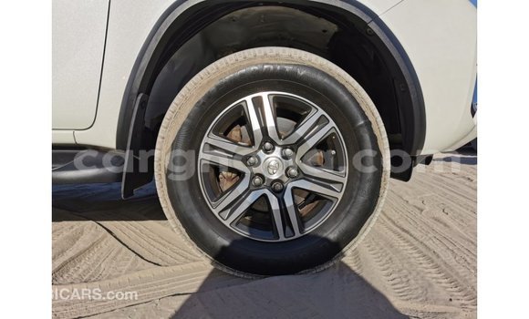 Sayi Imported Toyota Fortuner White Mota in Import - Dubai a Ashanti Sayi Imported Toyota Fortuner White Mota in Import - Dubai a Ashanti