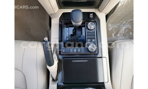Sayi Imported Toyota Land Cruiser White Mota in Import - Dubai a Ashanti Sayi Imported Toyota Land Cruiser White Mota in Import - Dubai a Ashanti