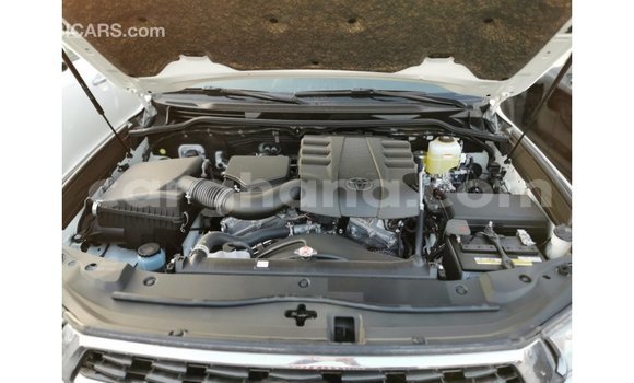 Sayi Imported Toyota Land Cruiser White Mota in Import - Dubai a Ashanti Sayi Imported Toyota Land Cruiser White Mota in Import - Dubai a Ashanti