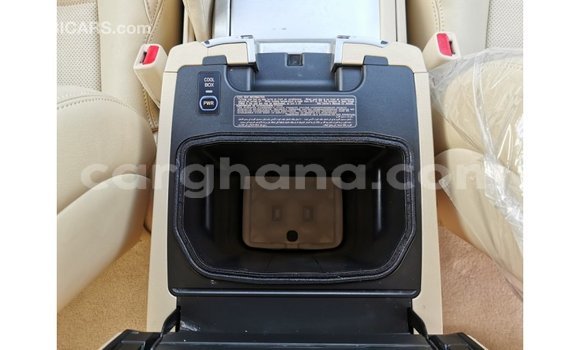 Sayi Imported Toyota Land Cruiser White Mota in Import - Dubai a Ashanti Sayi Imported Toyota Land Cruiser White Mota in Import - Dubai a Ashanti