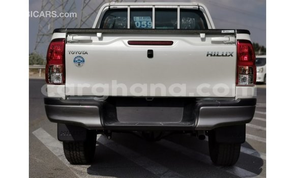 Sayi Imported Toyota Hilux White Mota in Import - Dubai a Ashanti Sayi Imported Toyota Hilux White Mota in Import - Dubai a Ashanti