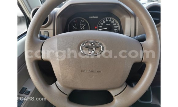Sayi Imported Toyota Land Cruiser White Mota in Import - Dubai a Ashanti Sayi Imported Toyota Land Cruiser White Mota in Import - Dubai a Ashanti