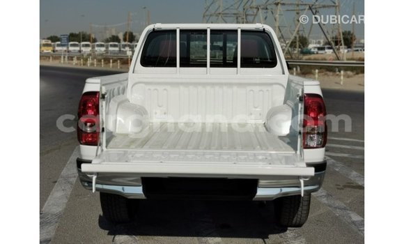 Sayi Imported Toyota Hilux White Mota in Import - Dubai a Ashanti Sayi Imported Toyota Hilux White Mota in Import - Dubai a Ashanti