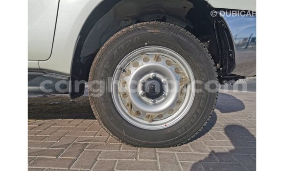 Sayi Imported Toyota Hilux White Mota in Import - Dubai a Ashanti Sayi Imported Toyota Hilux White Mota in Import - Dubai a Ashanti
