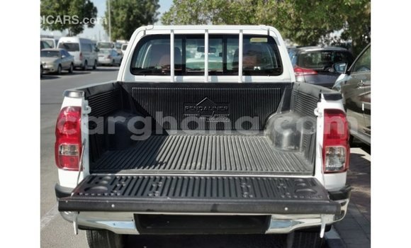 Ra Imported Toyota Hilux funfun Ọkọ̀ in Import - Dubai ni Ashanti Ra Imported Toyota Hilux funfun Ọkọ̀ in Import - Dubai ni Ashanti