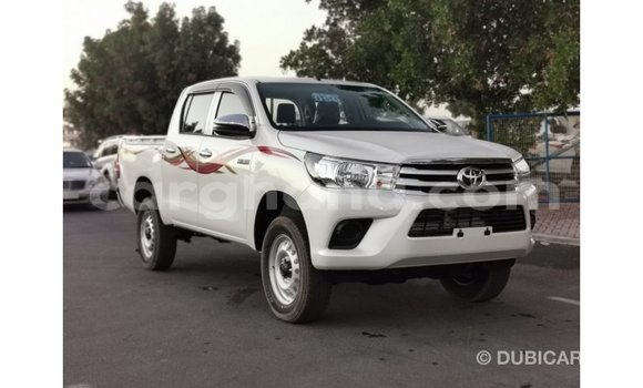 Sayi Imported Toyota Hilux White Mota in Import - Dubai a Ashanti Sayi Imported Toyota Hilux White Mota in Import - Dubai a Ashanti