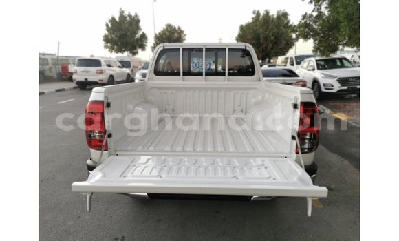 Sayi Imported Toyota Hilux White Mota in Import - Dubai a Ashanti Sayi Imported Toyota Hilux White Mota in Import - Dubai a Ashanti
