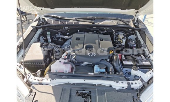 Sayi Imported Toyota Hilux White Mota in Import - Dubai a Ashanti Sayi Imported Toyota Hilux White Mota in Import - Dubai a Ashanti