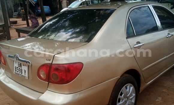 Sayi Na hannu Toyota Corolla Azurfa Mota in Asikuma a Tsakiya