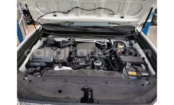 Sayi Imported Toyota Prado White Mota in Import - Dubai a Ashanti Sayi Imported Toyota Prado White Mota in Import - Dubai a Ashanti