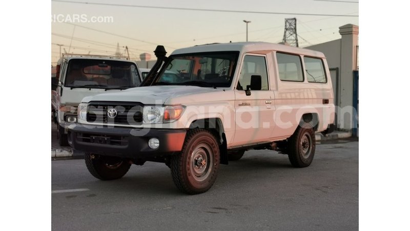 Big with watermark toyota land cruiser ashanti import dubai 15387