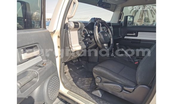 Ra Imported Toyota FJ Cruiser Alagara Ọkọ̀ in Import - Dubai ni Ashanti Ra Imported Toyota FJ Cruiser Alagara Ọkọ̀ in Import - Dubai ni Ashanti