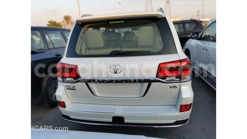 Big with watermark toyota land cruiser ashanti import dubai 15440