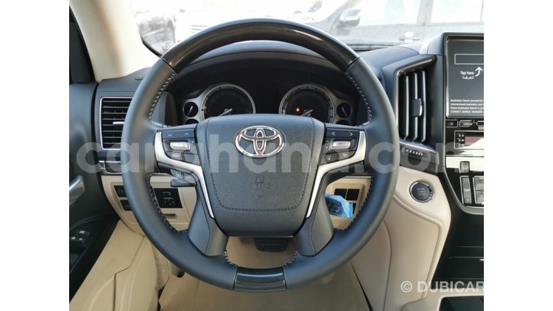 Big with watermark toyota land cruiser ashanti import dubai 15440