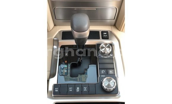 Buy Import Toyota Land Cruiser White Car in Import - Dubai in Ashanti Buy Import Toyota Land Cruiser White Car in Import - Dubai in Ashanti