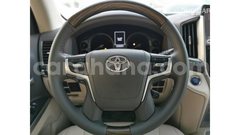 Big with watermark toyota land cruiser ashanti import dubai 15443