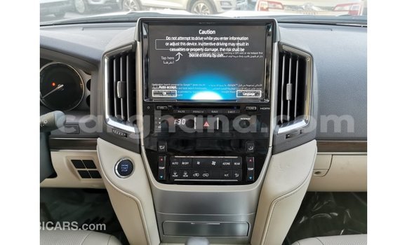 Sayi Imported Toyota Land Cruiser White Mota in Import - Dubai a Ashanti Sayi Imported Toyota Land Cruiser White Mota in Import - Dubai a Ashanti