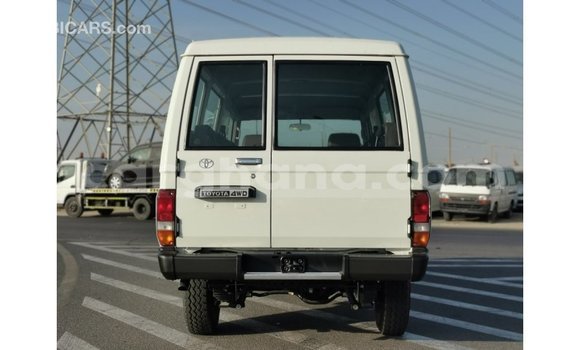 Buy Import Toyota Land Cruiser White Car in Import - Dubai in Ashanti Buy Import Toyota Land Cruiser White Car in Import - Dubai in Ashanti