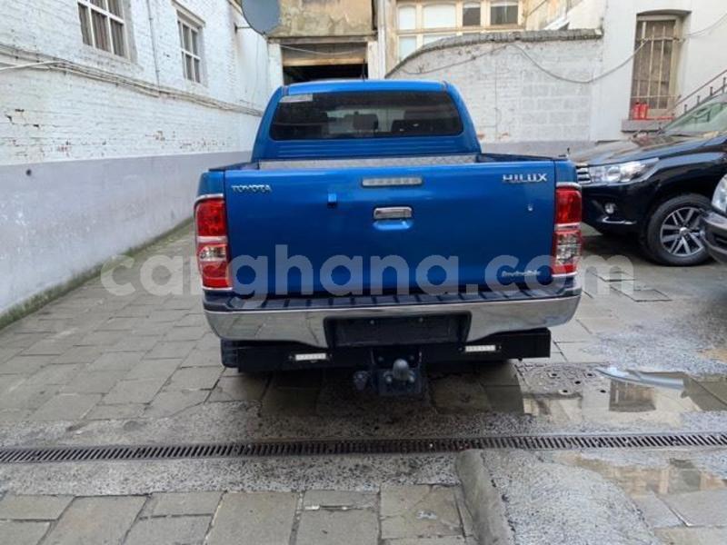 Big with watermark hilux5