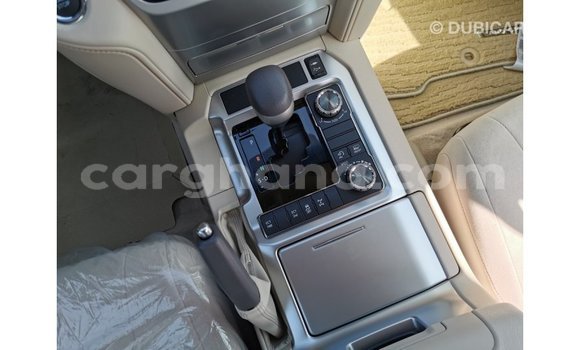 Sayi Imported Toyota Land Cruiser White Mota in Import - Dubai a Ashanti Sayi Imported Toyota Land Cruiser White Mota in Import - Dubai a Ashanti