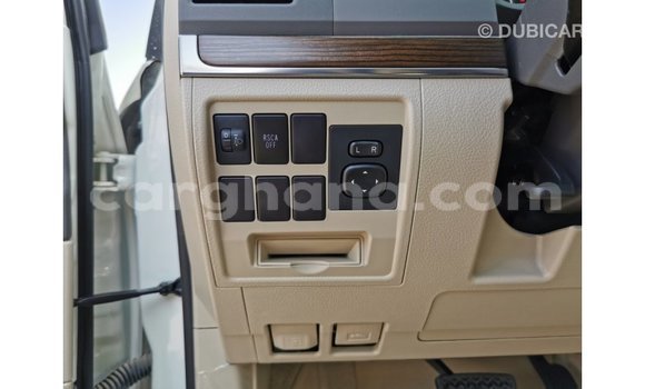 Sayi Imported Toyota Land Cruiser White Mota in Import - Dubai a Ashanti Sayi Imported Toyota Land Cruiser White Mota in Import - Dubai a Ashanti