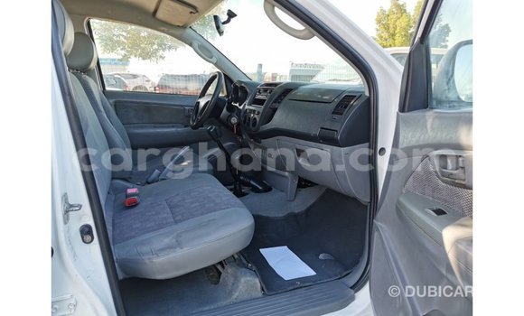 Buy Import Toyota Hilux White Car in Import - Dubai in Ashanti Buy Import Toyota Hilux White Car in Import - Dubai in Ashanti