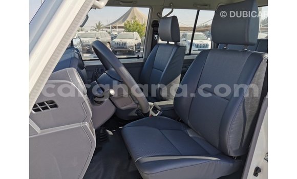 Buy Import Toyota Land Cruiser White Car in Import - Dubai in Ashanti Buy Import Toyota Land Cruiser White Car in Import - Dubai in Ashanti