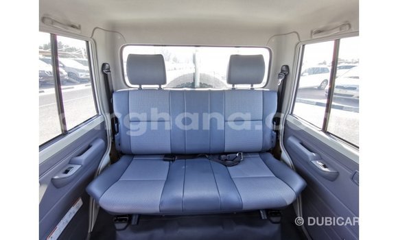 Buy Import Toyota Land Cruiser White Car in Import - Dubai in Ashanti Buy Import Toyota Land Cruiser White Car in Import - Dubai in Ashanti
