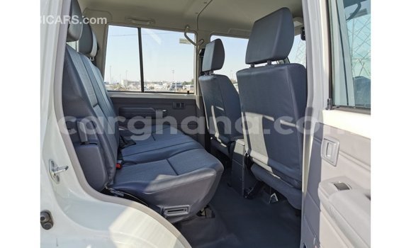 Buy Import Toyota Land Cruiser White Car in Import - Dubai in Ashanti Buy Import Toyota Land Cruiser White Car in Import - Dubai in Ashanti