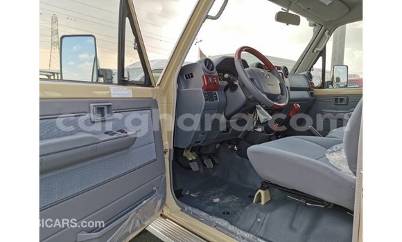Buy Import Toyota Land Cruiser Beige Car in Import - Dubai in Ashanti Buy Import Toyota Land Cruiser Beige Car in Import - Dubai in Ashanti