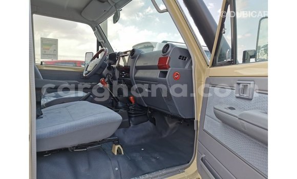 Buy Import Toyota Land Cruiser Beige Car in Import - Dubai in Ashanti Buy Import Toyota Land Cruiser Beige Car in Import - Dubai in Ashanti