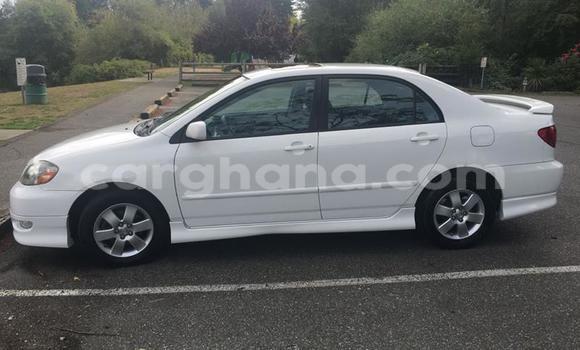 Ra Àlòkù Toyota Corolla funfun Ọkọ̀ in Accra ni Greater Accra Ra Àlòkù Toyota Corolla funfun Ọkọ̀ in Accra ni Greater Accra